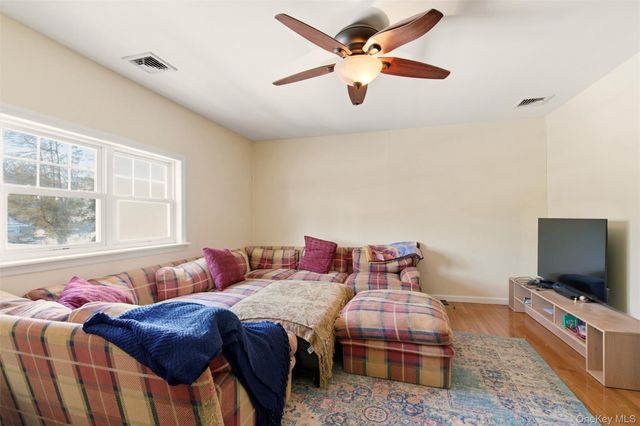 12 Cannon Court, Huntington, NY 11743