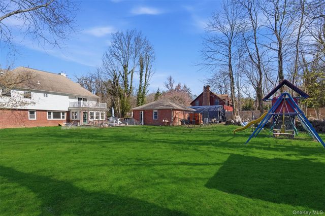 12 Cannon Court, Huntington, NY 11743