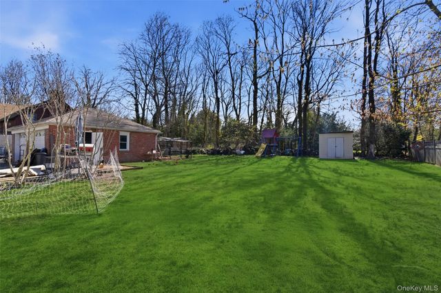 12 Cannon Court, Huntington, NY 11743