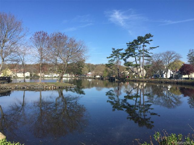 12 Cannon Court, Huntington, NY 11743