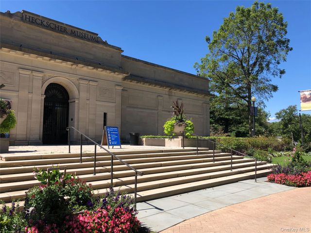 12 Cannon Court, Huntington, NY 11743