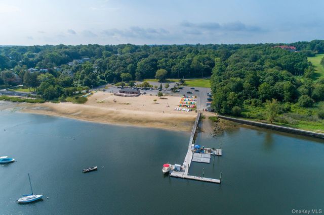 12 Cannon Court, Huntington, NY 11743