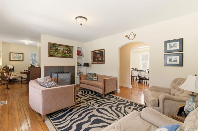 12 Cannon Court, Huntington, NY 11743