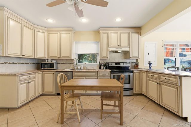 12 Cannon Court, Huntington, NY 11743