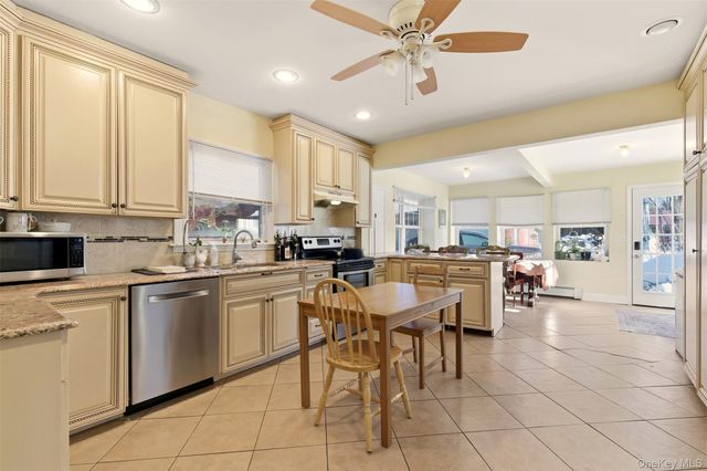 12 Cannon Court, Huntington, NY 11743