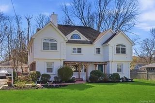 12 Cannon Court, Huntington, NY 11743