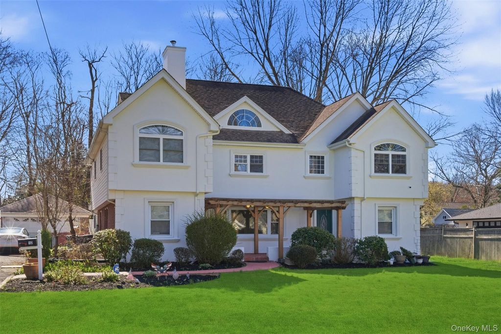 12 Cannon Court, Huntington, NY 11743