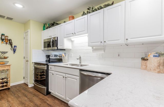 8000 River Park Way, Evansville, IN 47715