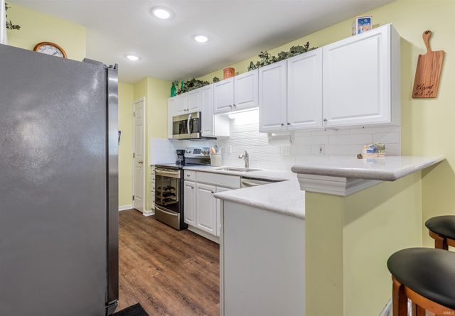 8000 River Park Way, Evansville, IN 47715