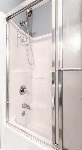 8000 River Park Way, Evansville, IN 47715