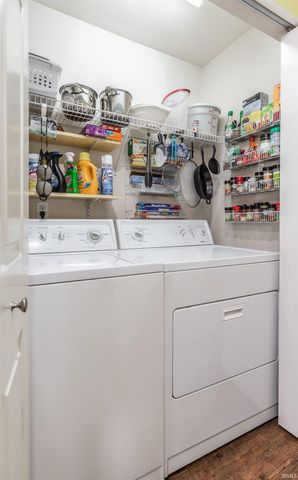 8000 River Park Way, Evansville, IN 47715