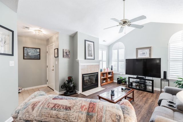 8000 River Park Way, Evansville, IN 47715