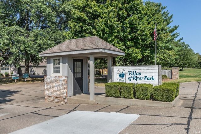 8000 River Park Way, Evansville, IN 47715