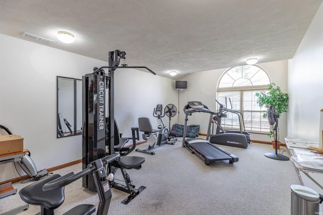 8000 River Park Way, Evansville, IN 47715