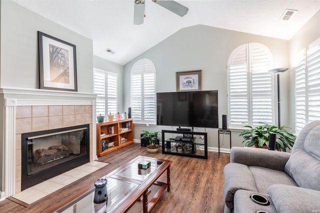 8000 River Park Way, Evansville, IN 47715