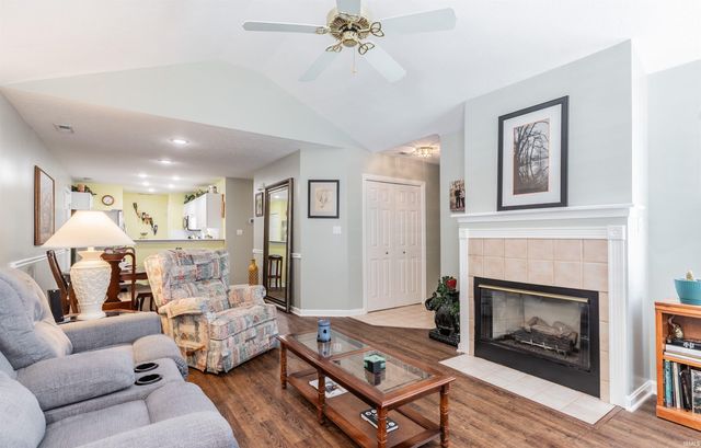 8000 River Park Way, Evansville, IN 47715