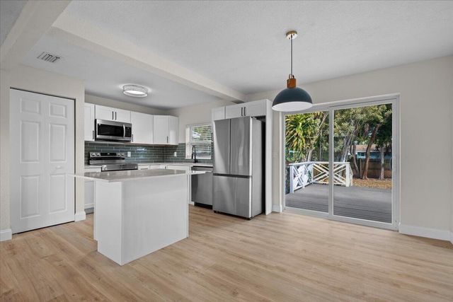 2585 Lorraine Court, North Palm Beach, FL 33403