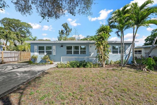 2585 Lorraine Court, North Palm Beach, FL 33403