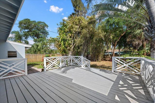 2585 Lorraine Court, North Palm Beach, FL 33403