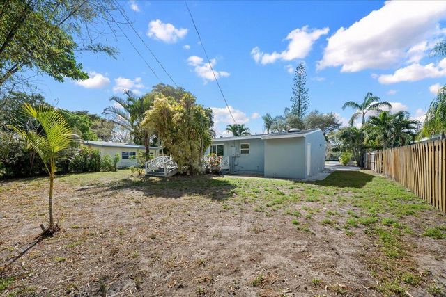 2585 Lorraine Court, North Palm Beach, FL 33403