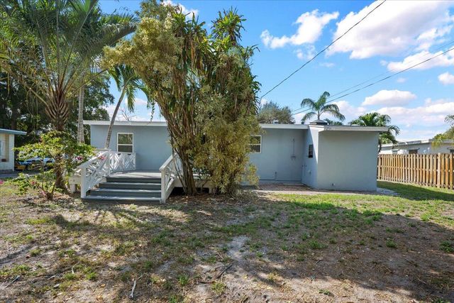 2585 Lorraine Court, North Palm Beach, FL 33403