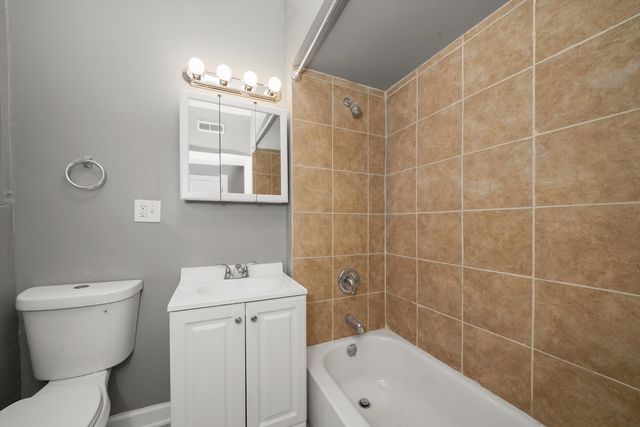 7152 S Emerald Avenue, Chicago, IL 60621