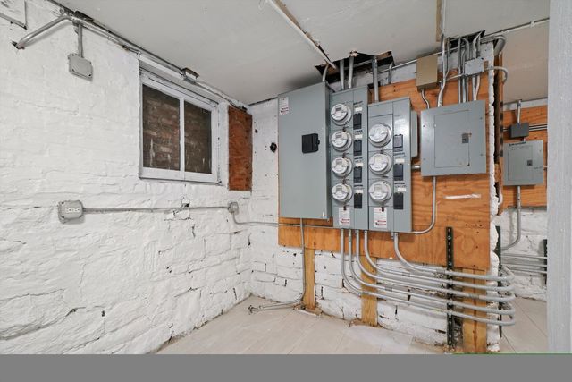 7152 S Emerald Avenue, Chicago, IL 60621