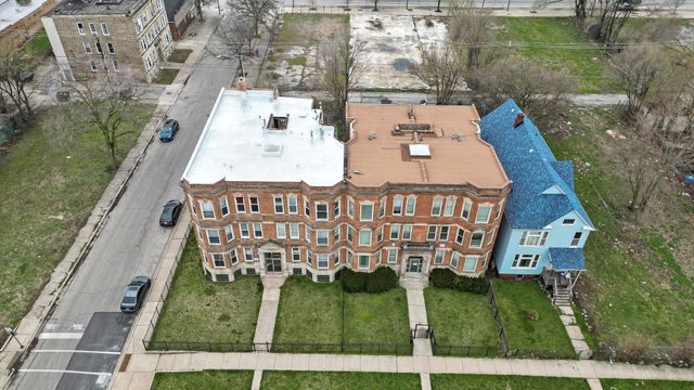 7152 S Emerald Avenue, Chicago, IL 60621