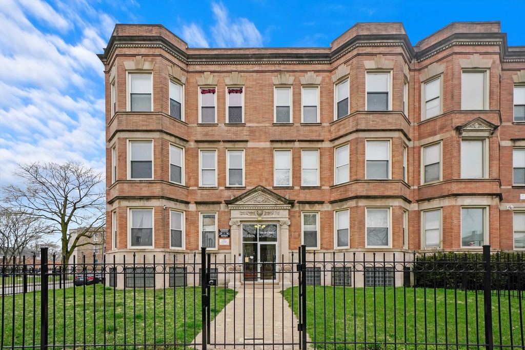 7152 S Emerald Avenue, Chicago, IL 60621