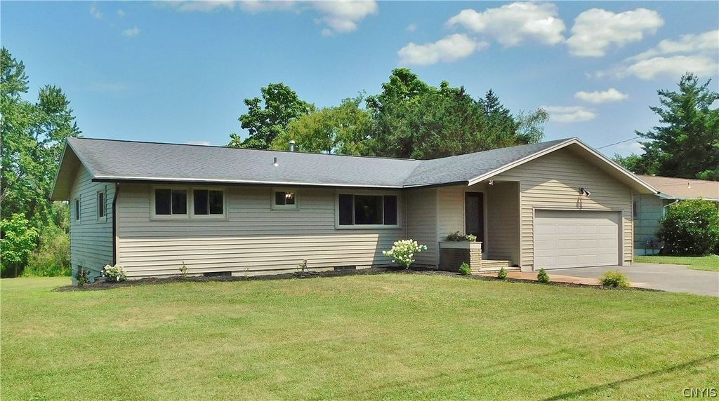 7742 Davis Road South, Clay, NY 13212