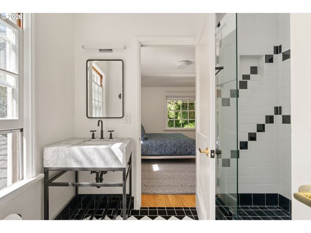 416 Nw HERMOSA Blvd, Portland, OR 97210