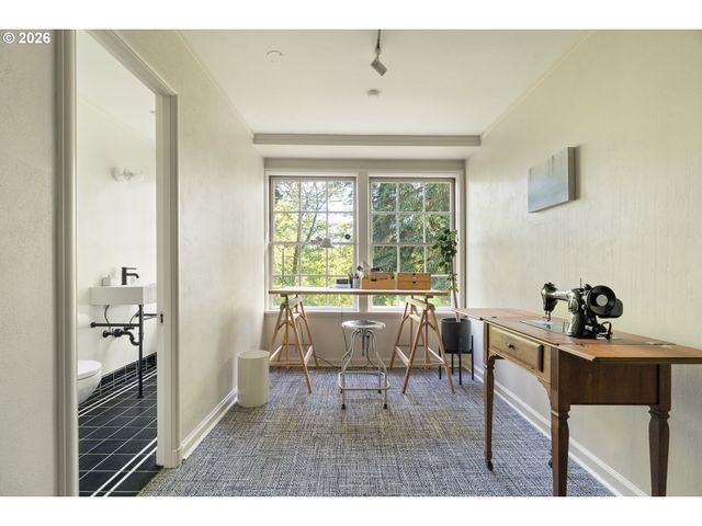 416 Nw HERMOSA Blvd, Portland, OR 97210