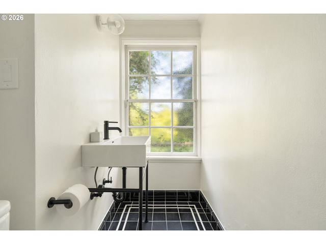 416 Nw HERMOSA Blvd, Portland, OR 97210