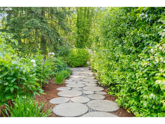 416 Nw HERMOSA Blvd, Portland, OR 97210