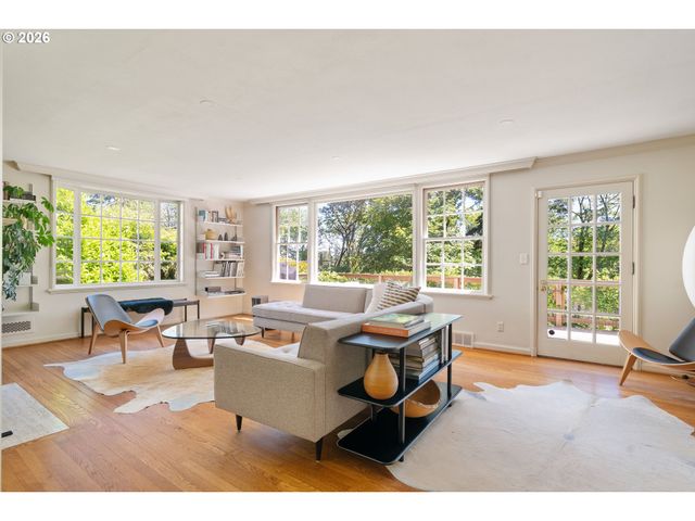 416 Nw HERMOSA Blvd, Portland, OR 97210