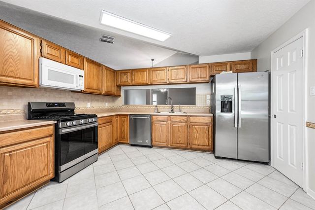 3875 Larkspur Street, Alvin, TX 77511