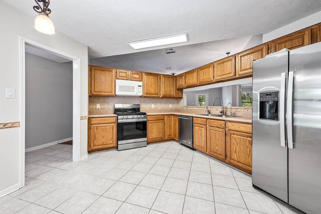 3875 Larkspur Street, Alvin, TX 77511