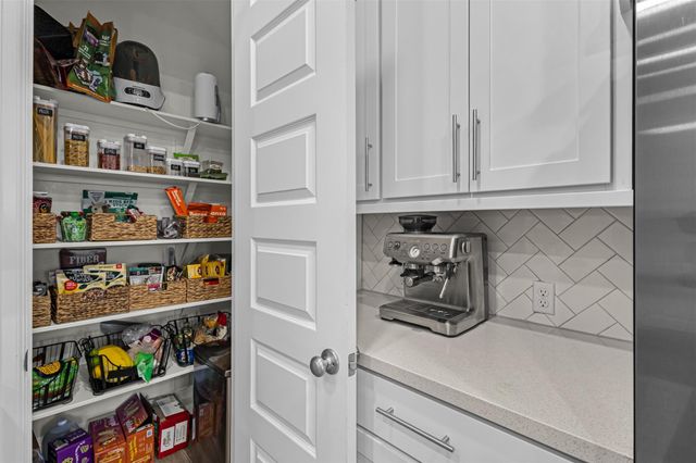 136 Lenera DR, Liberty Hill, TX 78642