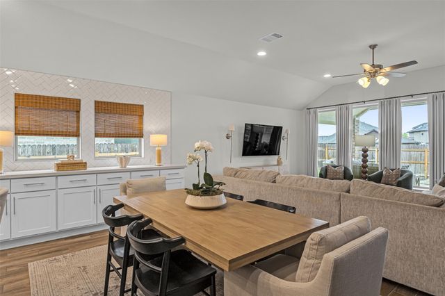 136 Lenera DR, Liberty Hill, TX 78642