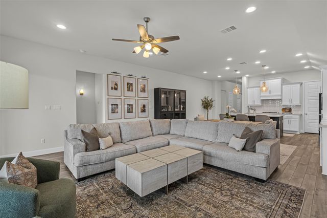 136 Lenera DR, Liberty Hill, TX 78642