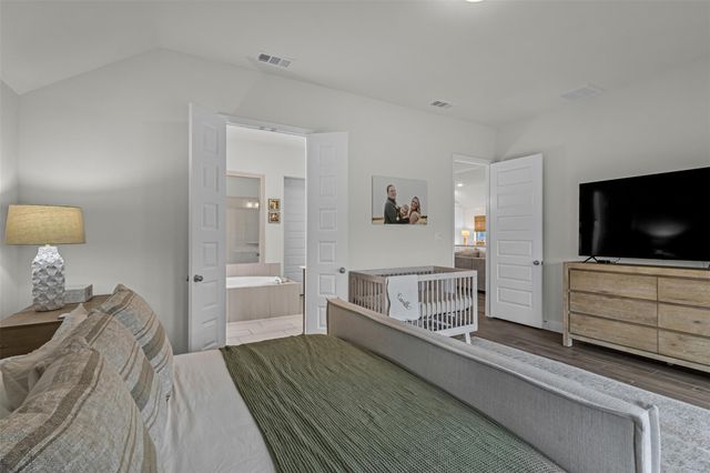 136 Lenera DR, Liberty Hill, TX 78642