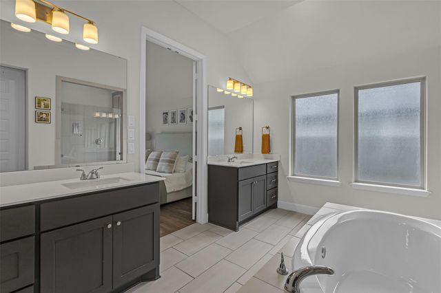 136 Lenera DR, Liberty Hill, TX 78642