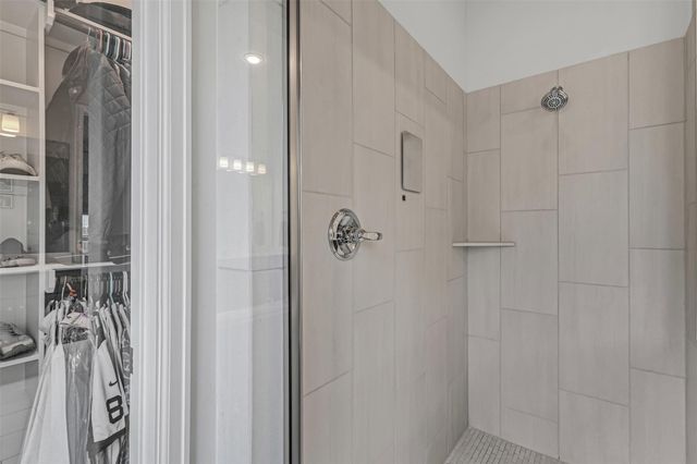 136 Lenera DR, Liberty Hill, TX 78642