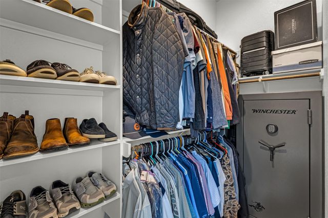 136 Lenera DR, Liberty Hill, TX 78642