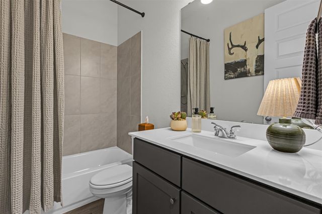 136 Lenera DR, Liberty Hill, TX 78642