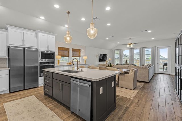 136 Lenera DR, Liberty Hill, TX 78642