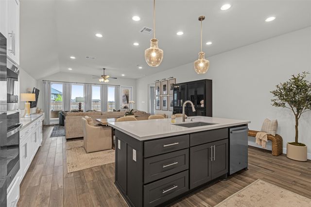 136 Lenera DR, Liberty Hill, TX 78642