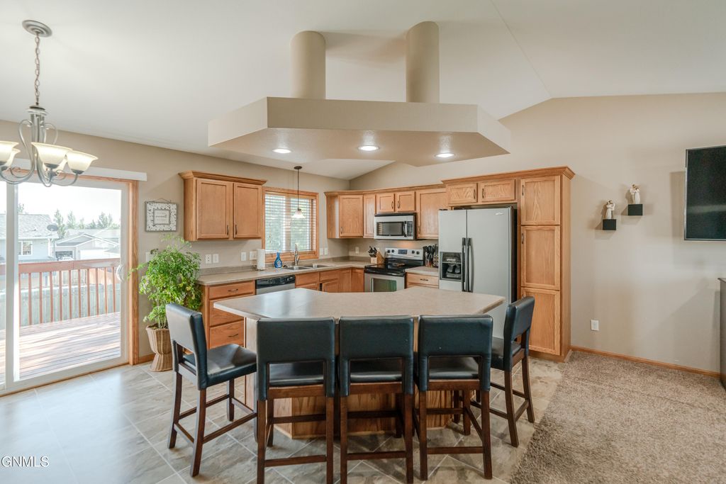 6415 28th Avenue SE, Lincoln, ND 58504 photo 2