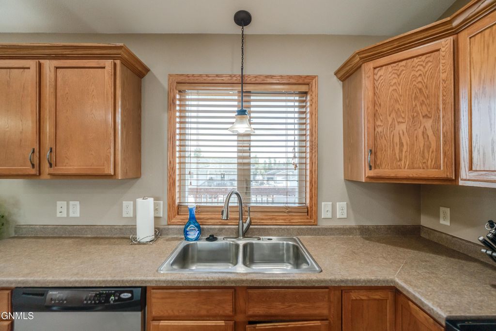 6415 28th Avenue SE, Lincoln, ND 58504 photo 3
