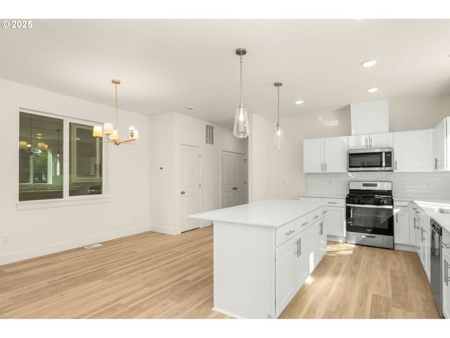 18933 Sw Hazelwood Ln L-9, Beaverton, OR 97078